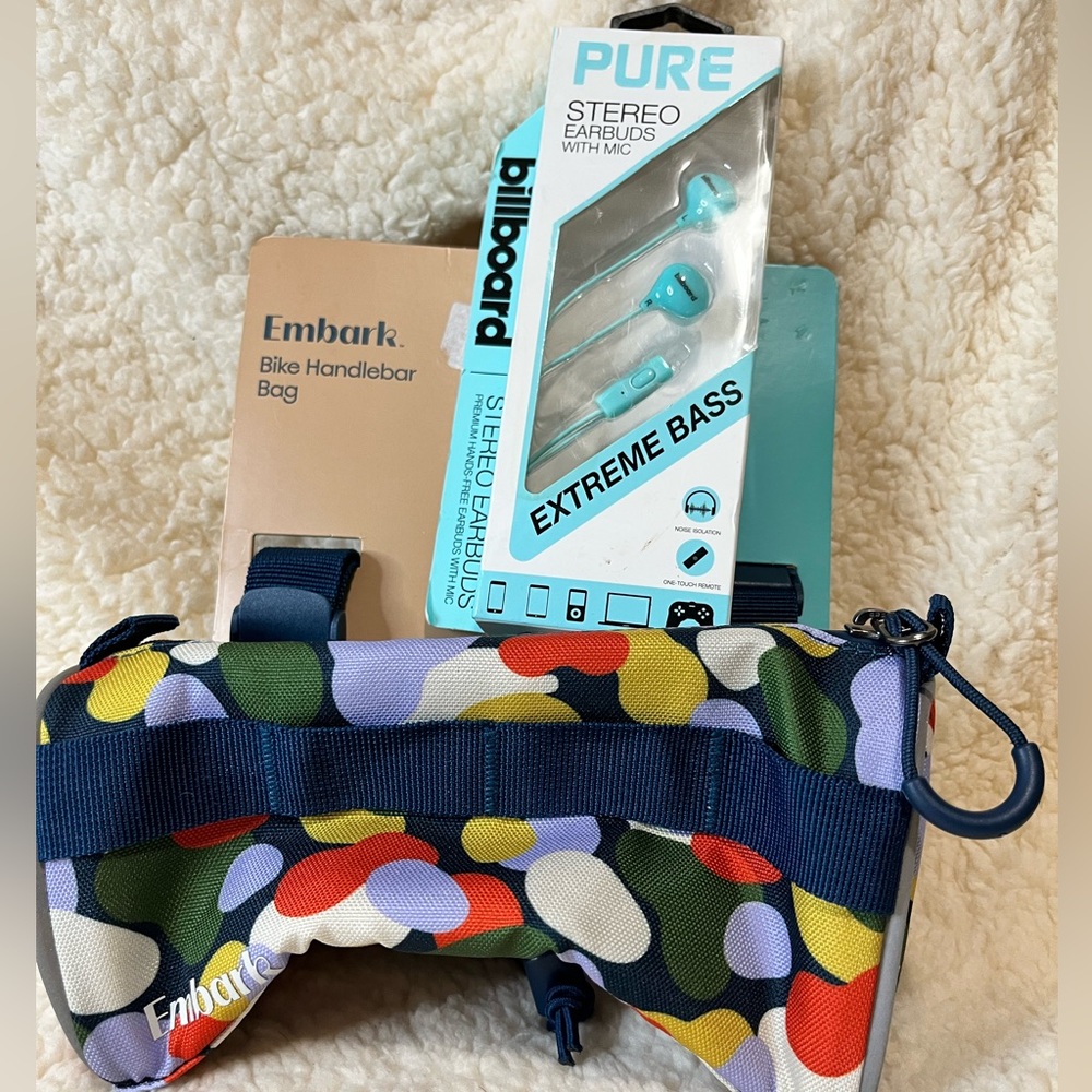 Embark Handlebar Bag with Billboard Earbuds